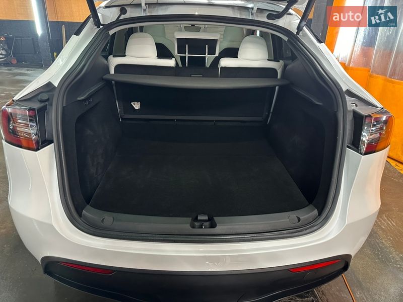 Внедорожник / Кроссовер Tesla Model Y 2024 в Днепре