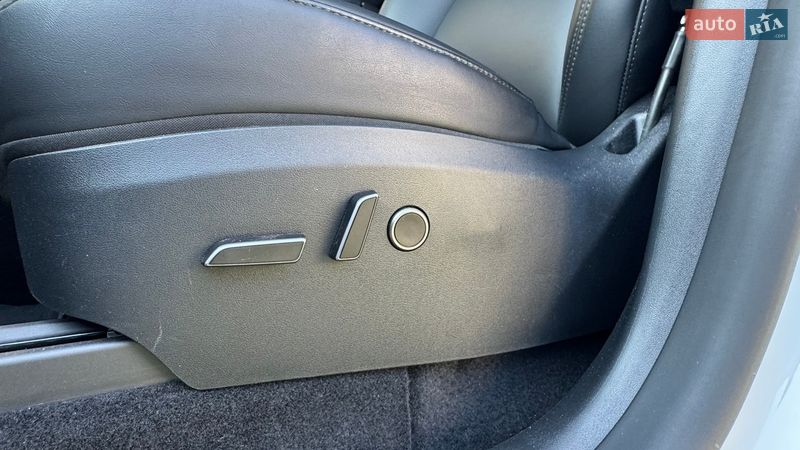 Позашляховик / Кросовер Tesla Model Y 2023 в Івано-Франківську