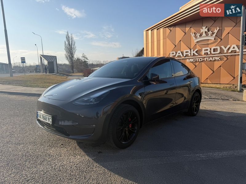 Tesla Model Y 2024