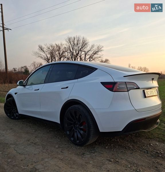 Внедорожник / Кроссовер Tesla Model Y 2023 в Львове
