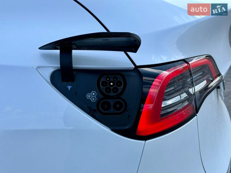 Внедорожник / Кроссовер Tesla Model Y 2024 в Стрые