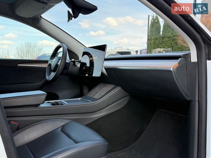 Внедорожник / Кроссовер Tesla Model Y 2024 в Стрые