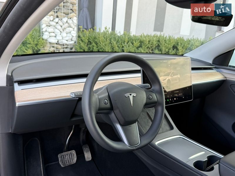 Внедорожник / Кроссовер Tesla Model Y 2024 в Стрые