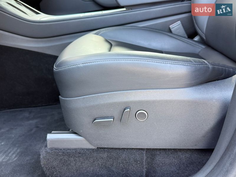 Внедорожник / Кроссовер Tesla Model Y 2024 в Стрые