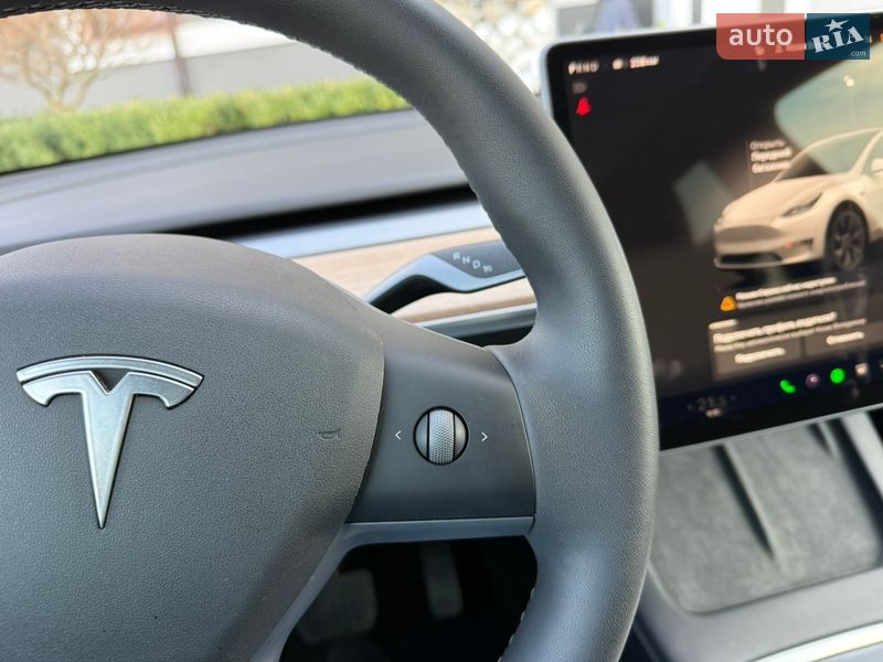 Внедорожник / Кроссовер Tesla Model Y 2024 в Стрые