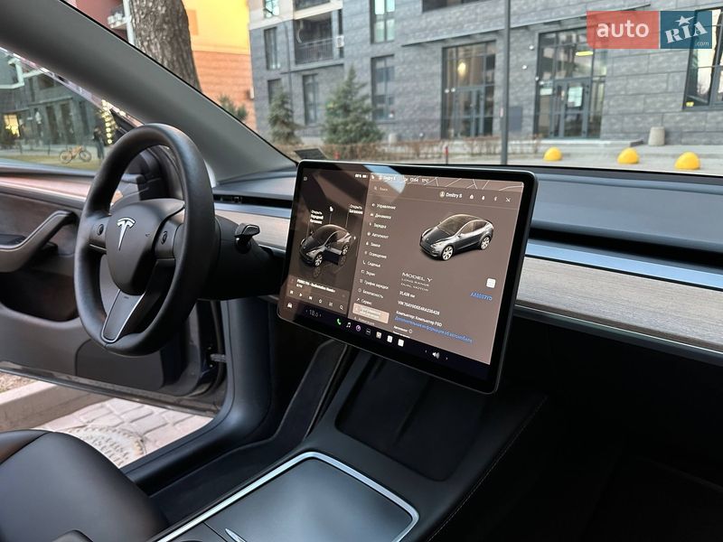 Внедорожник / Кроссовер Tesla Model Y 2024 в Киеве