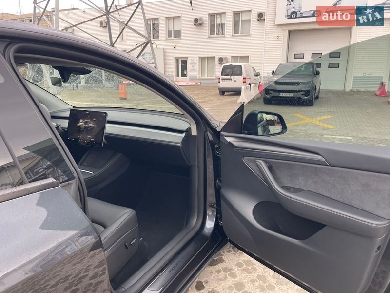 Позашляховик / Кросовер Tesla Model Y 2024 в Чернівцях фото 21 Позашляховик / Кросовер Tesla Model Y 2024 в Чернівцях