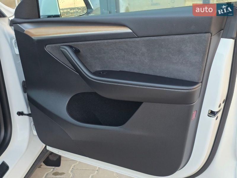 Позашляховик / Кросовер Tesla Model Y 2022 в Тернополі фото 36 Позашляховик / Кросовер Tesla Model Y 2022 в Тернополі