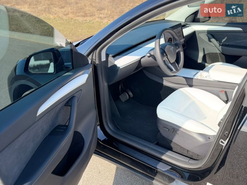 Позашляховик / Кросовер Tesla Model Y 2024 в Києві фото 14 Позашляховик / Кросовер Tesla Model Y 2024 в Києві