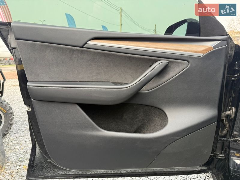 Позашляховик / Кросовер Tesla Model Y 2024 в Стрию