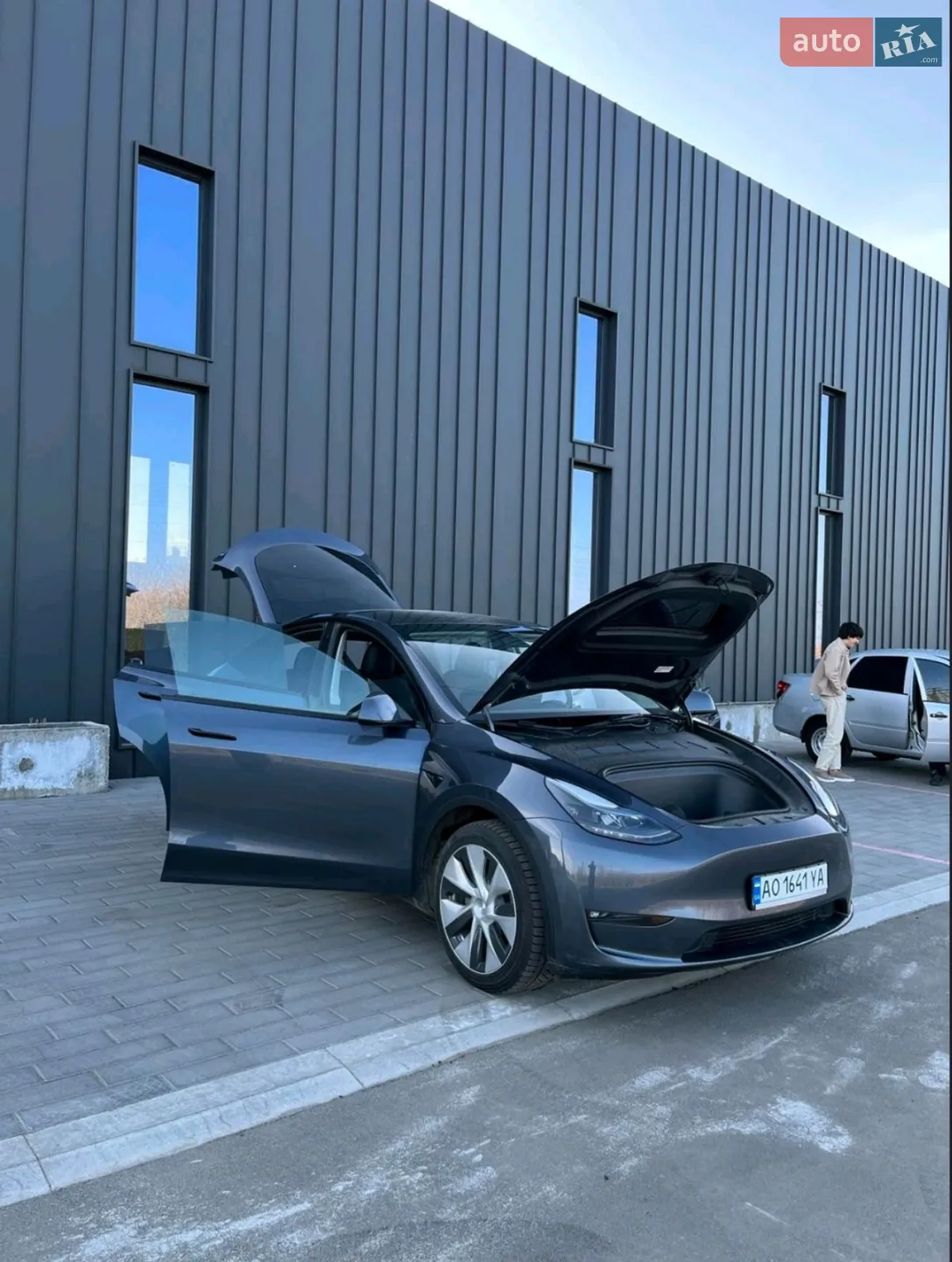 2023 Tesla Model Y - мініатюра 3