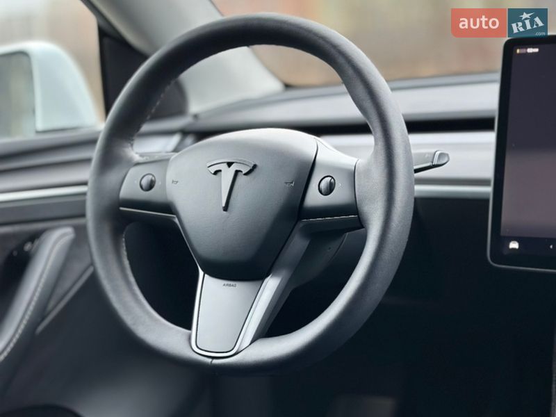 Внедорожник / Кроссовер Tesla Model Y 2023 в Киеве