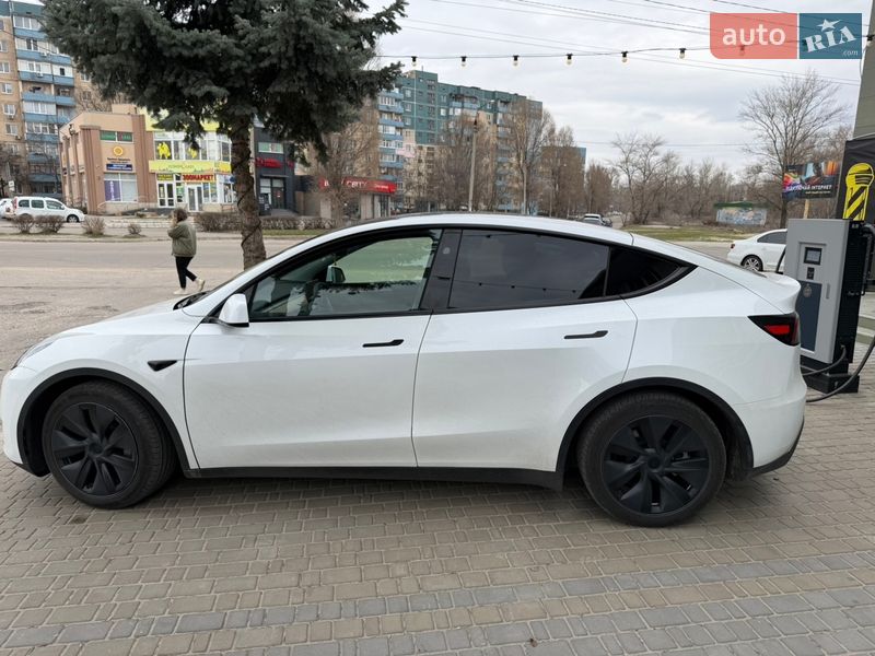 Позашляховик / Кросовер Tesla Model Y 2024 в Кам'янському