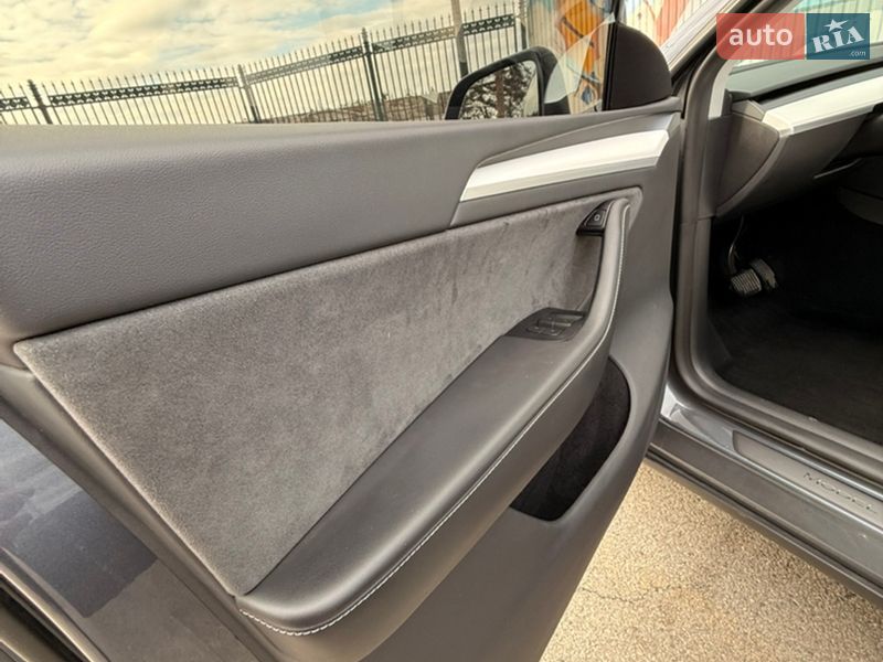 Внедорожник / Кроссовер Tesla Model Y 2023 в Харькове