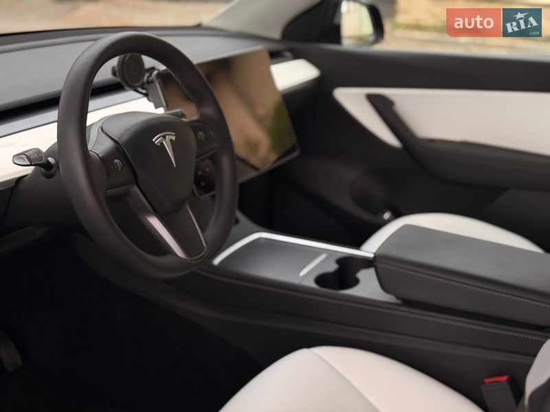 Позашляховик / Кросовер Tesla Model Y 2022 в Ужгороді