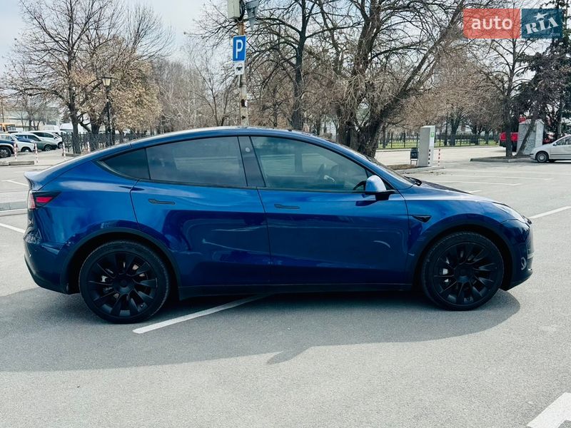Внедорожник / Кроссовер Tesla Model Y 2023 в Новомосковске