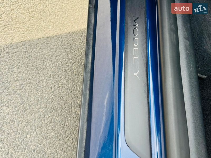 Внедорожник / Кроссовер Tesla Model Y 2023 в Новомосковске