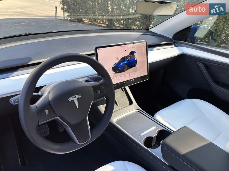 Позашляховик / Кросовер Tesla Model Y 2025 в Києві фото 18 Позашляховик / Кросовер Tesla Model Y 2025 в Києві