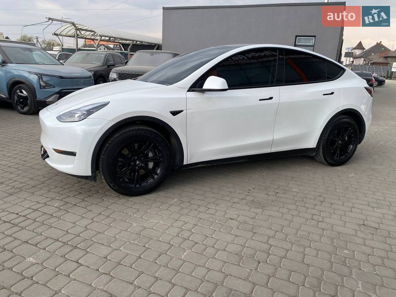 Позашляховик / Кросовер Tesla Model Y 2023 в Львові фото 4 Позашляховик / Кросовер Tesla Model Y 2023 в Львові