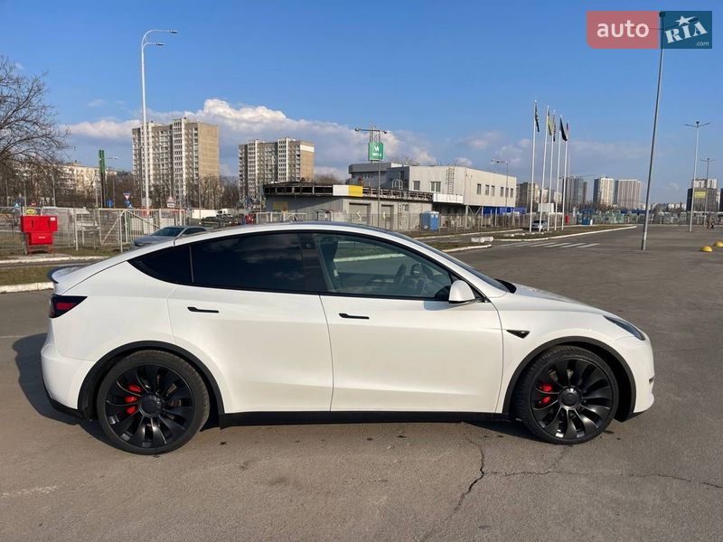 Позашляховик / Кросовер Tesla Model Y 2023 в Києві фото 6 Позашляховик / Кросовер Tesla Model Y 2023 в Києві
