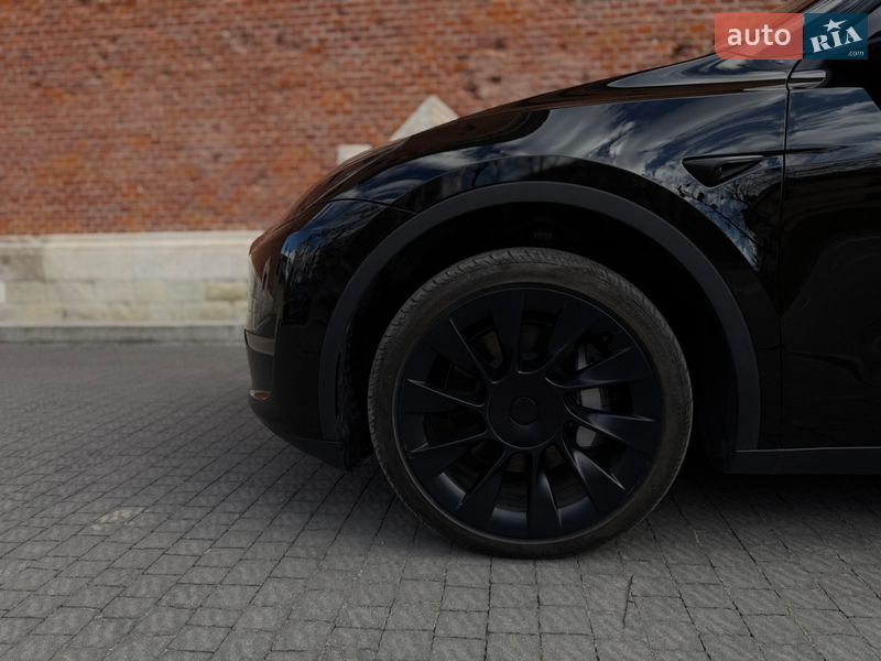Внедорожник / Кроссовер Tesla Model Y 2024 в Львове