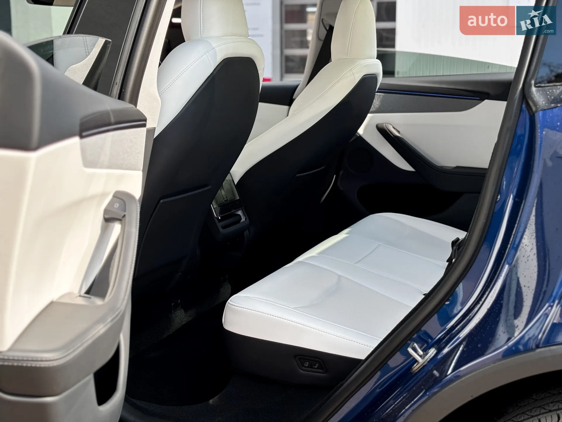 2025 Tesla Model Y - мініатюра 15