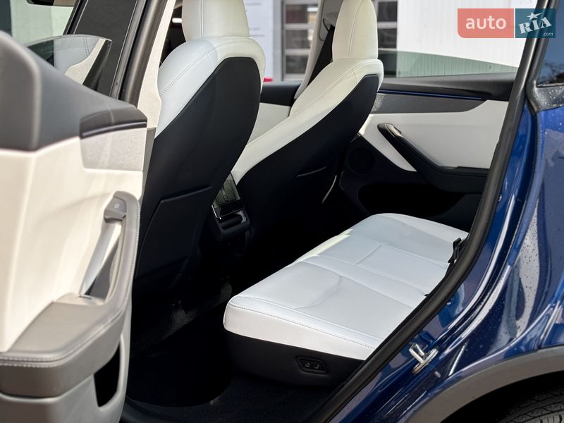 Позашляховик / Кросовер Tesla Model Y 2025 в Києві