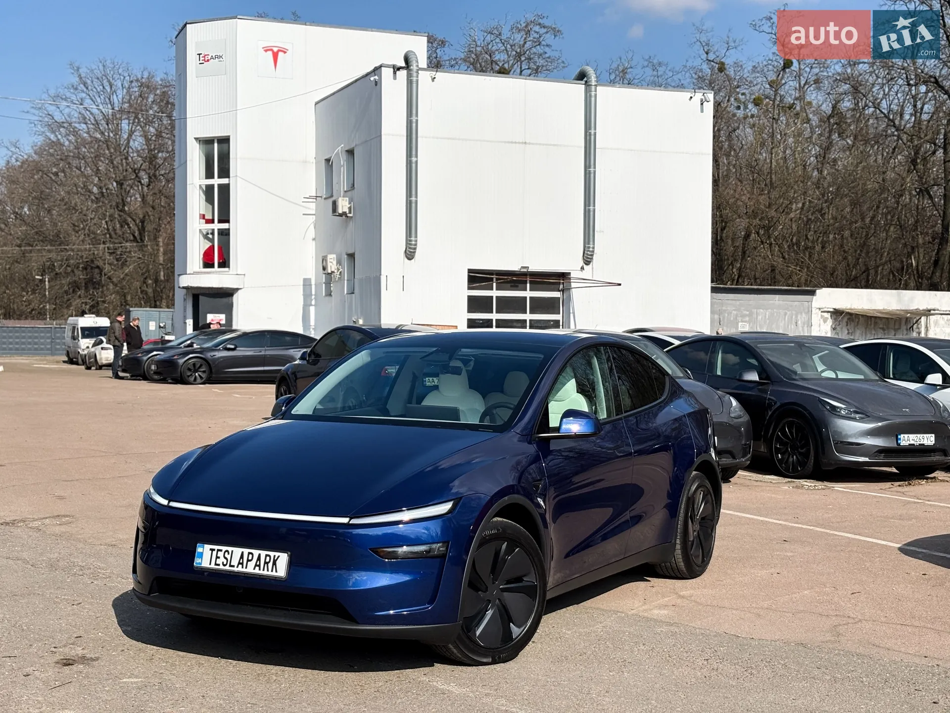 2025 Tesla Model Y - мініатюра 2