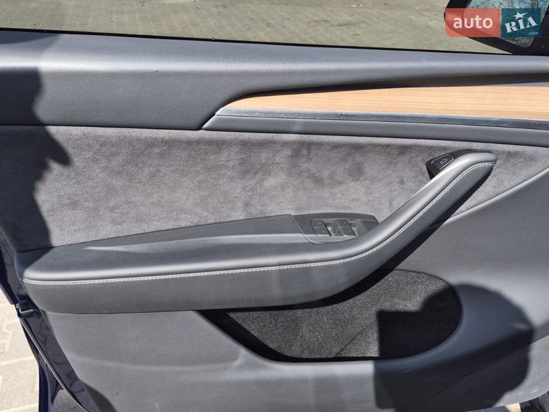 Внедорожник / Кроссовер Tesla Model Y 2024 в Буче