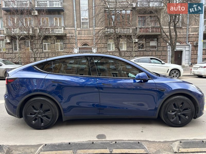 Внедорожник / Кроссовер Tesla Model Y 2023 в Киеве