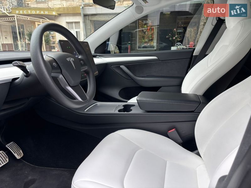 Внедорожник / Кроссовер Tesla Model Y 2023 в Киеве