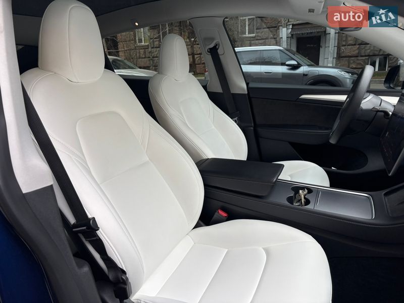 Внедорожник / Кроссовер Tesla Model Y 2023 в Киеве