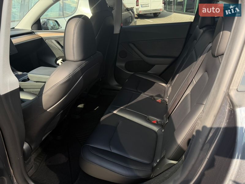 Внедорожник / Кроссовер Tesla Model Y 2023 в Ровно