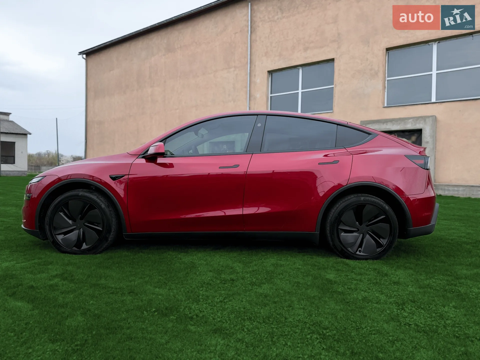 2025 Tesla Model Y - мініатюра 4
