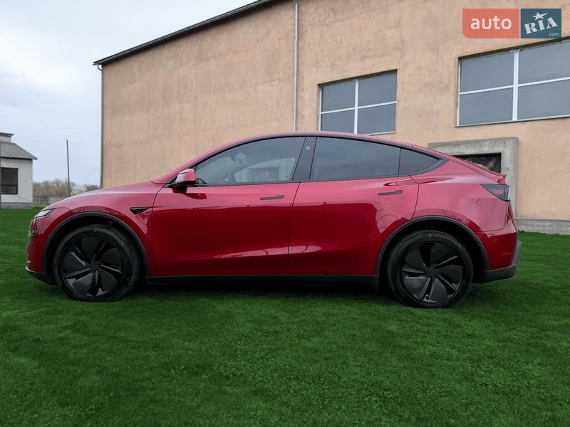 Позашляховик / Кросовер Tesla Model Y 2025 в Ужгороді фото 4 Позашляховик / Кросовер Tesla Model Y 2025 в Ужгороді