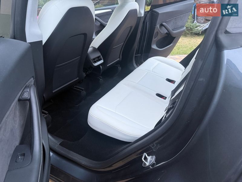 Внедорожник / Кроссовер Tesla Model Y 2023 в Киеве