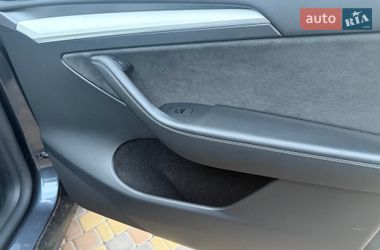 Внедорожник / Кроссовер Tesla Model Y 2023 в Киеве