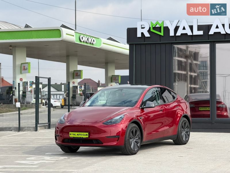 Tesla Model Y 2024