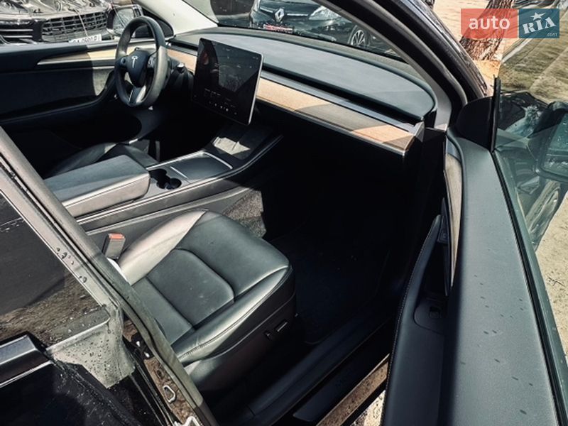 Позашляховик / Кросовер Tesla Model Y 2023 в Смілі