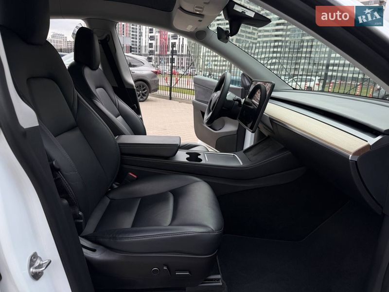 Позашляховик / Кросовер Tesla Model Y 2022 в Києві фото 14 Позашляховик / Кросовер Tesla Model Y 2022 в Києві