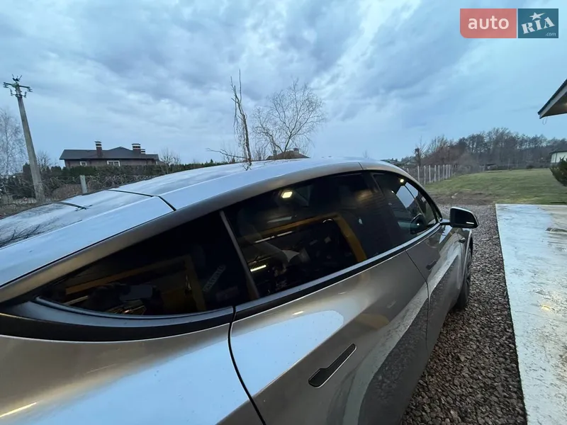 Tesla Model Y 2024 VIN 7SAYGAEE1RF179143 фото оголошення 9 з 78