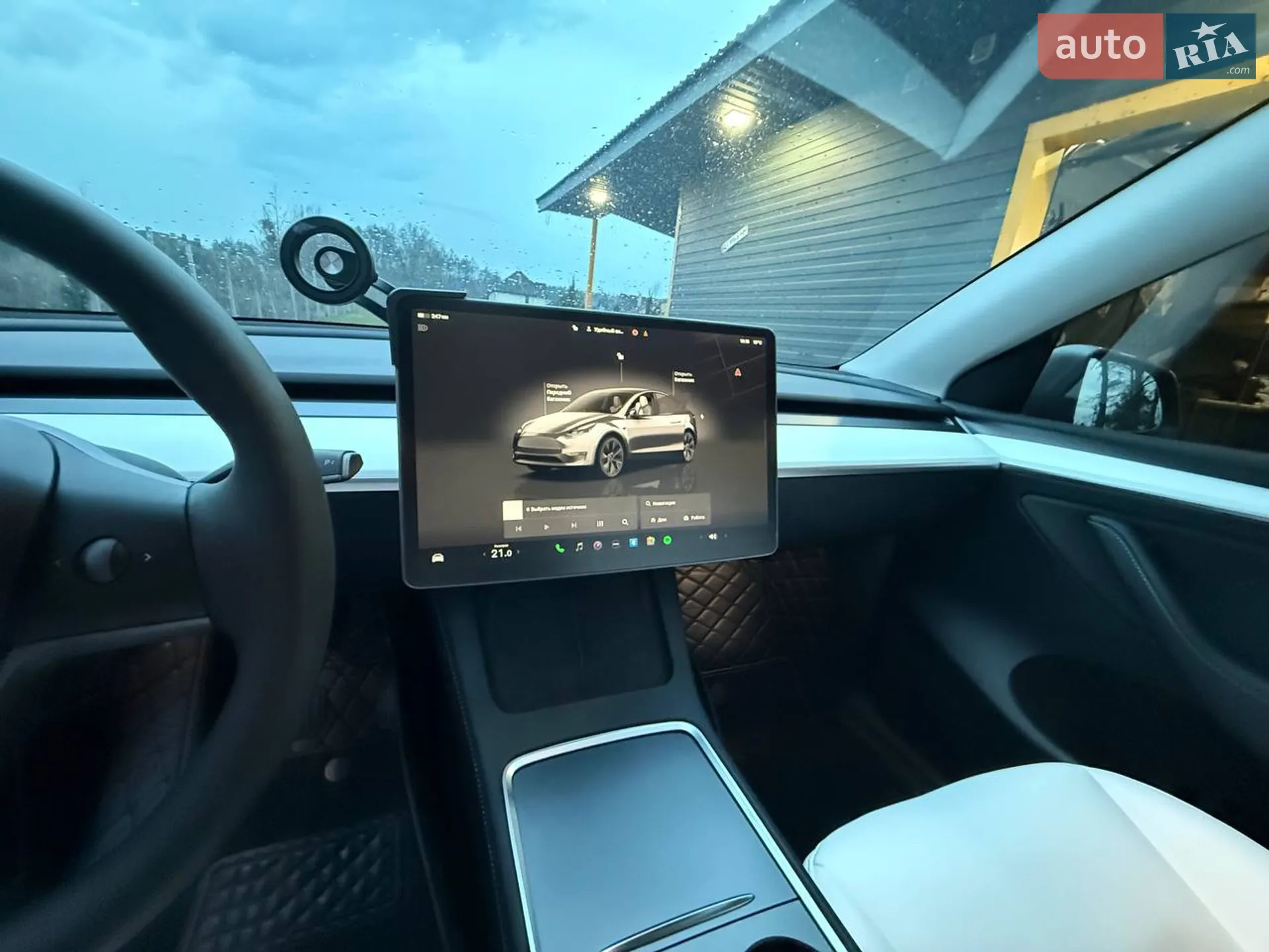 2024 Tesla Model Y - мініатюра 24