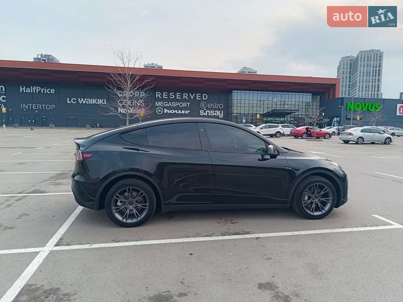 Позашляховик / Кросовер Tesla Model Y 2025 в Києві