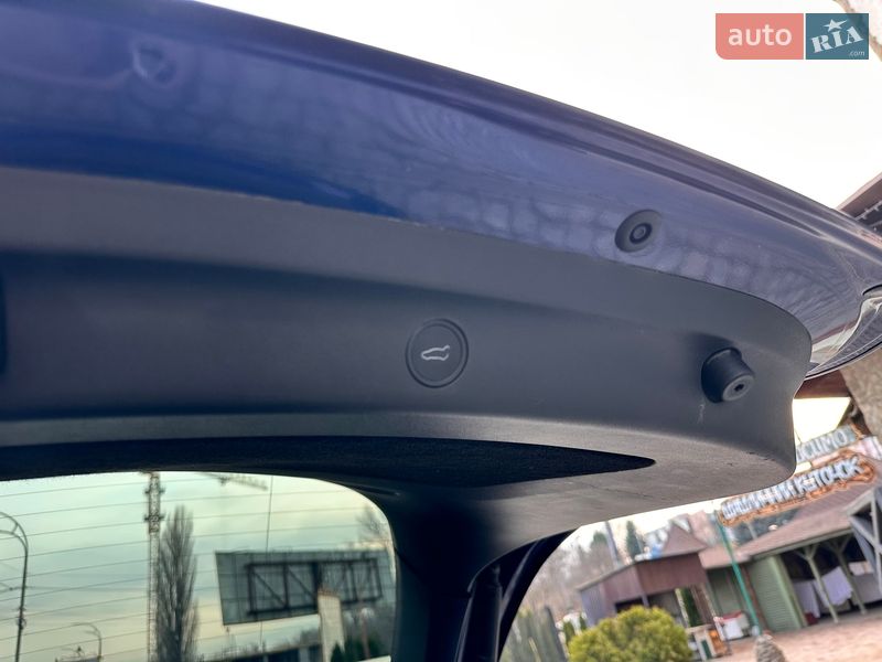 Внедорожник / Кроссовер Tesla Model Y 2022 в Киеве