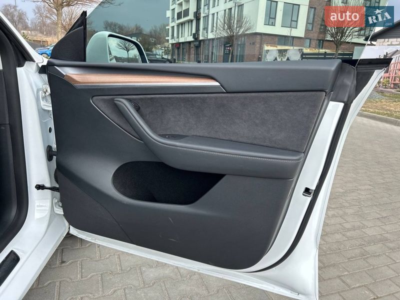 Позашляховик / Кросовер Tesla Model Y 2024 в Умані фото 27 Позашляховик / Кросовер Tesla Model Y 2024 в Умані