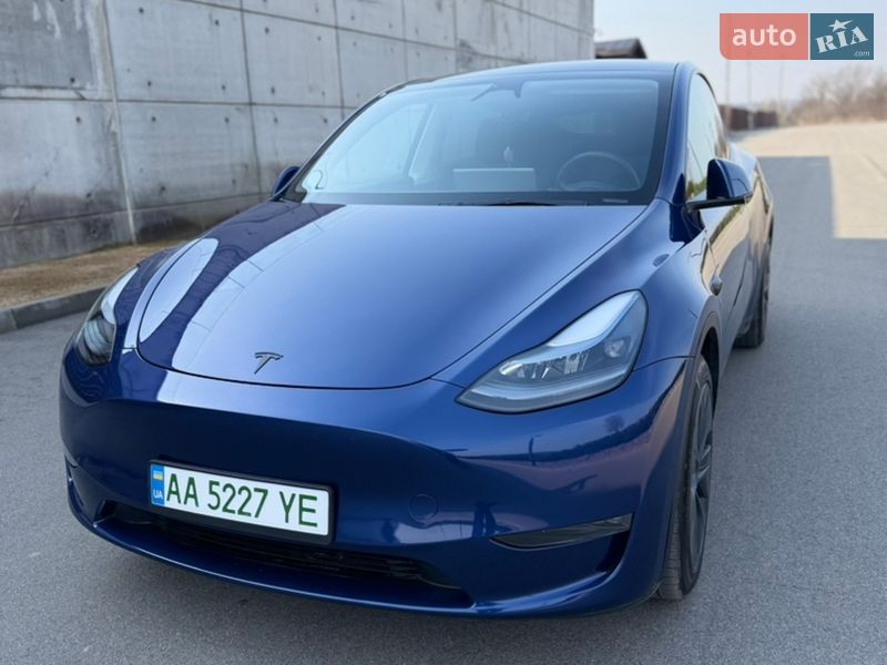 Tesla Model Y 2024