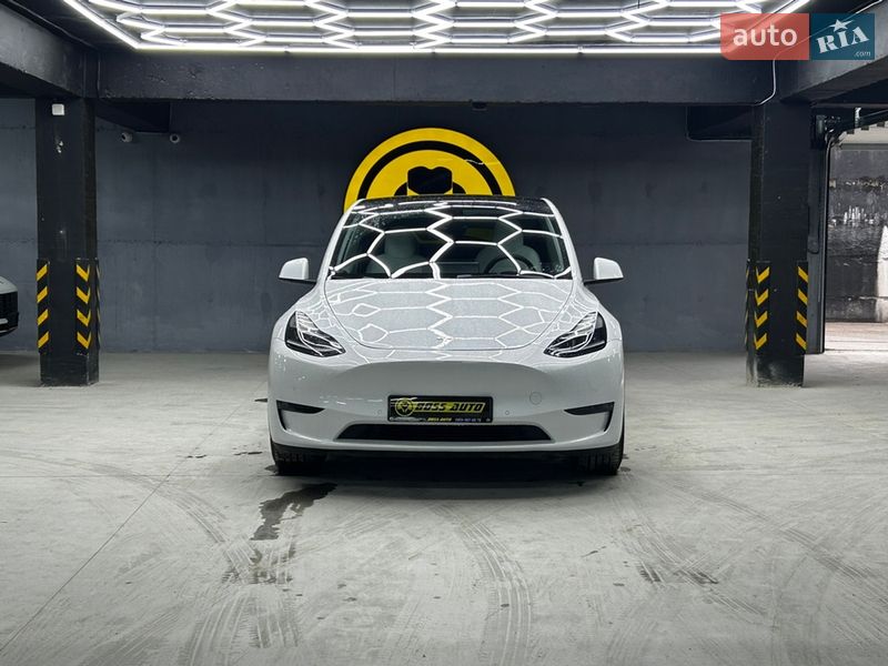 Позашляховик / Кросовер Tesla Model Y 2022 в Чернівцях