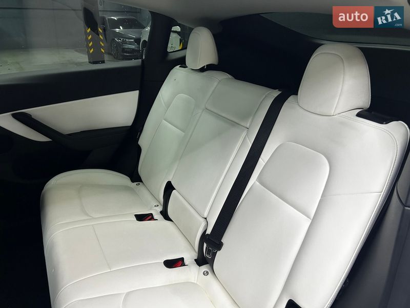 Позашляховик / Кросовер Tesla Model Y 2022 в Чернівцях