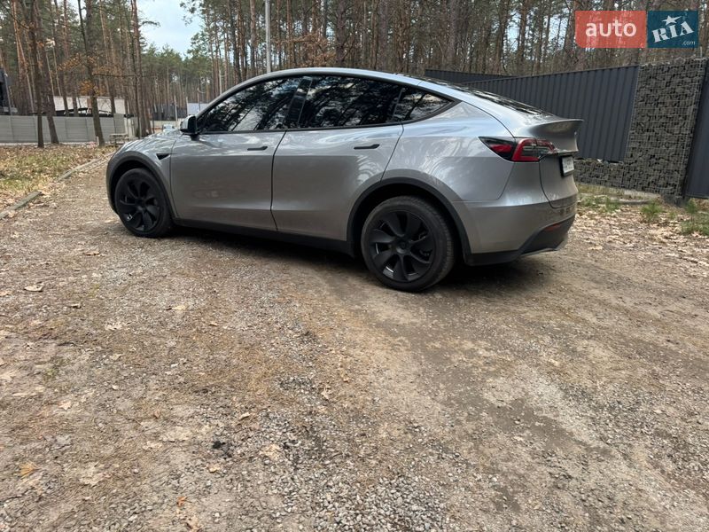 Позашляховик / Кросовер Tesla Model Y 2024 в Києві