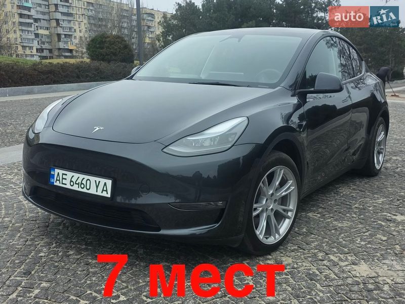 Tesla Model Y 2024
